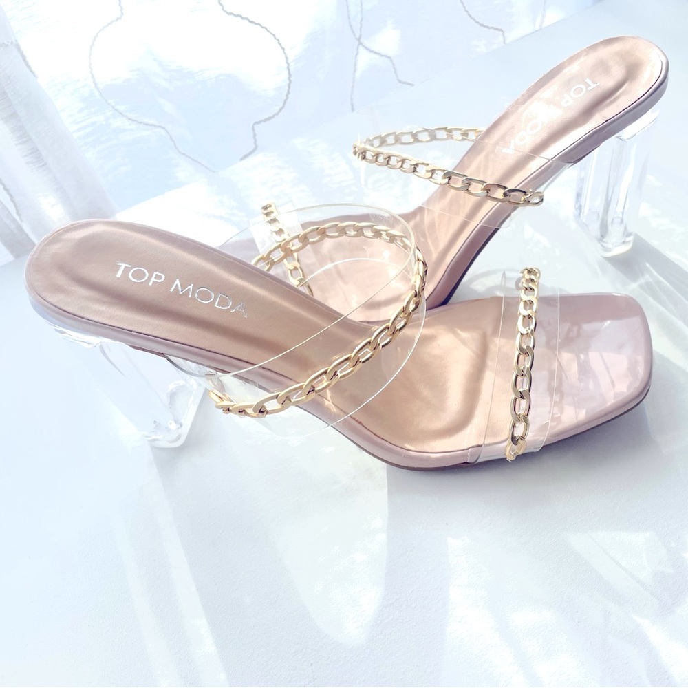 Woman’s cute heels brand new, never worn!